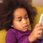 Kinder sind von Handy und Tablet fasziniert